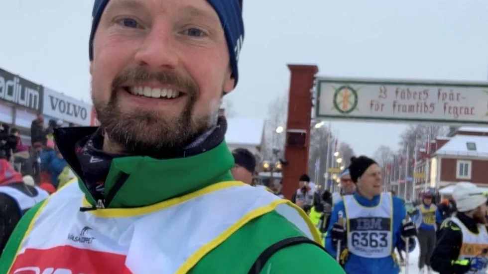 Två söndagar i rad tog sig Motalakillen Johan "Smögen" Edvall i mål i Vasaloppet, först öppet spår och sedan i stora loppet. Nu blickar han fram mot Nordenskiöldsloppet den 28-29 mars.