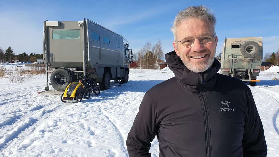 Tillsammans med en handfull andra personer från Belgien och Frankrike, bestämde sig Michael Demant, 58, att byta liv. Det ledde på fredagen belgaren och hans vänner rakt in i ett drama.