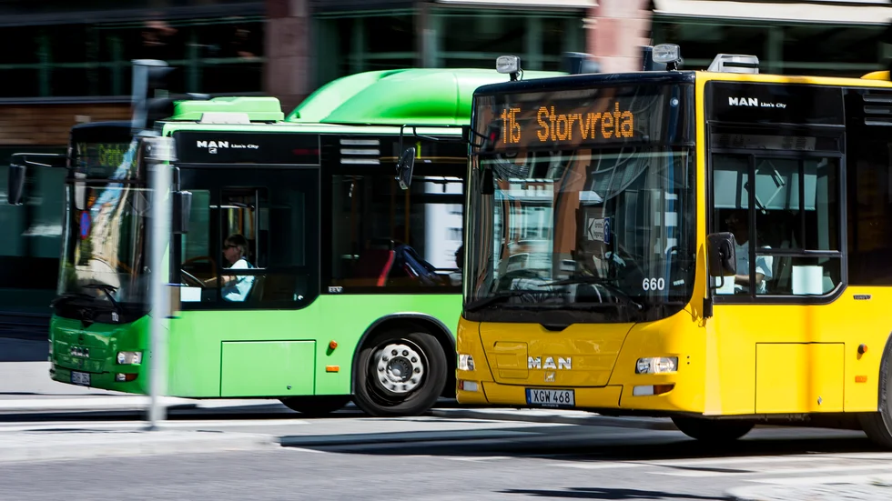 Det går för närvarande inte att köpa biljetter ombord på UL:s bussar med betalkort eller reskassa.