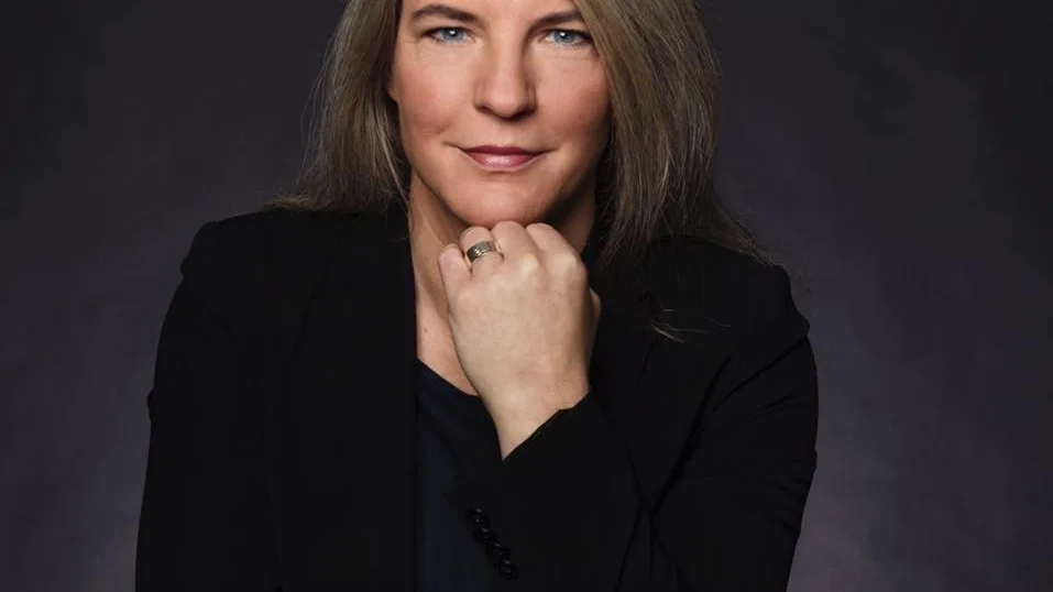 Sara Stenholm har en lång bakgrund på radion som korrespondent, reporter och programledare. 