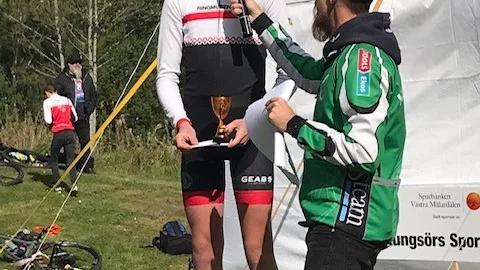 Erik Hogenfält intervjuas efter loppet.
