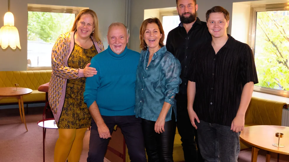 Stadsteaterchefen Petra Brylander och regissören Ronny Danielsson har valt att sätta upp musicalen "Next to normal". Helen Sjöholm, Joakim Hallin och Martin Redhe Nord ska vara med.