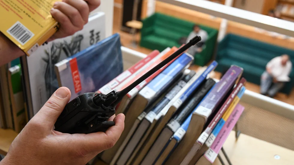 Litteraturen i våra bibliotek är en del av den svenska kulturen som är hotad av Sverigedemokraterna.