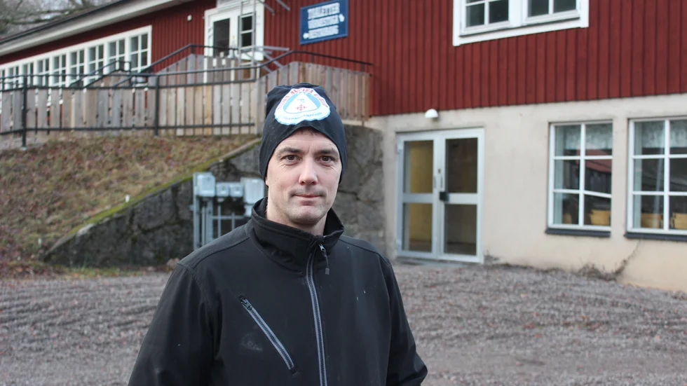 Rickard Torlamb är skidtränare inom Kinda Alpina Klubb och hoppas att det blir en kall vinter.