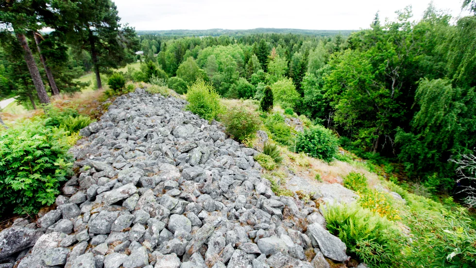 Hultbergets fornborg i Husby-Rekarne sydväst om Eskilstuna är ett spännande utflyktsmål för den historiskt intresserade. Arkivbild.