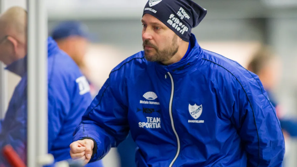 IFK-tränaren Mattias Sjöholm hyllar spelarna efter det bittra slutet på säsongen. Han menar att de var värda så mycket mer än så.