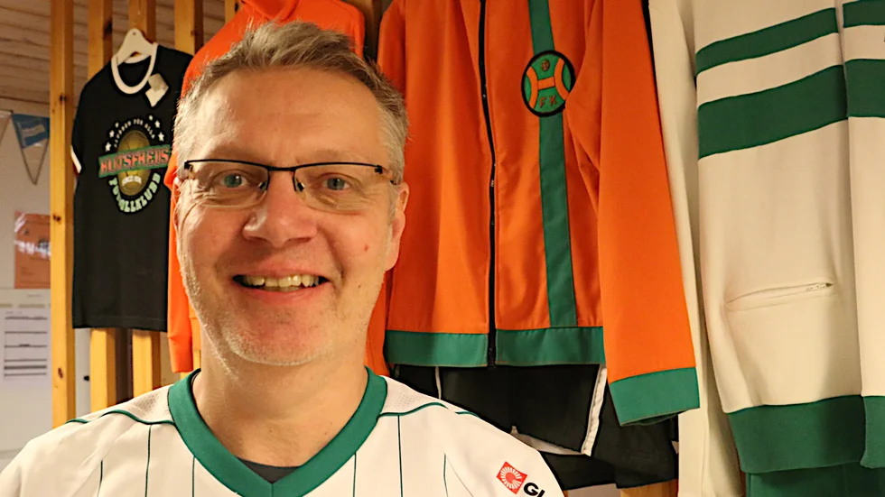Det ska vara något speciellt att dra på sig HFK-tröjan tycker Patrik Stenbäck, ny ordförande i Hultsfreds Fotbollklubb, som vill skapa en stark klubbkänsla.