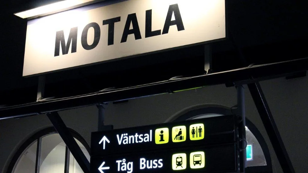 Den misstänkte steg av tåget i Motala. Kort därefter kontrollerades han av en polispatrull.