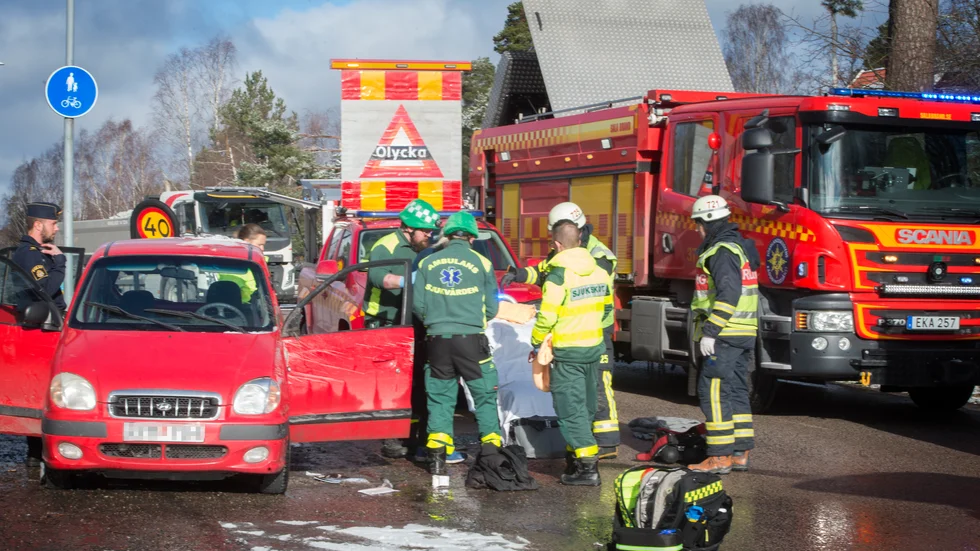 En bil välte i Vagnhärad på fredagsförmiddagen. Bilen har nu rätats upp igen.