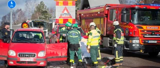 Bil välte – en person till sjukhus