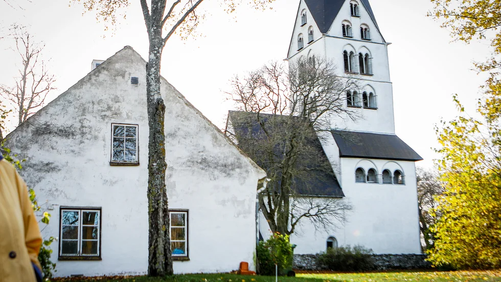 Det gamla församlingshemmet i Stenkyrka innehåller mögel och pastoratet vill därför bygga ett nytt.