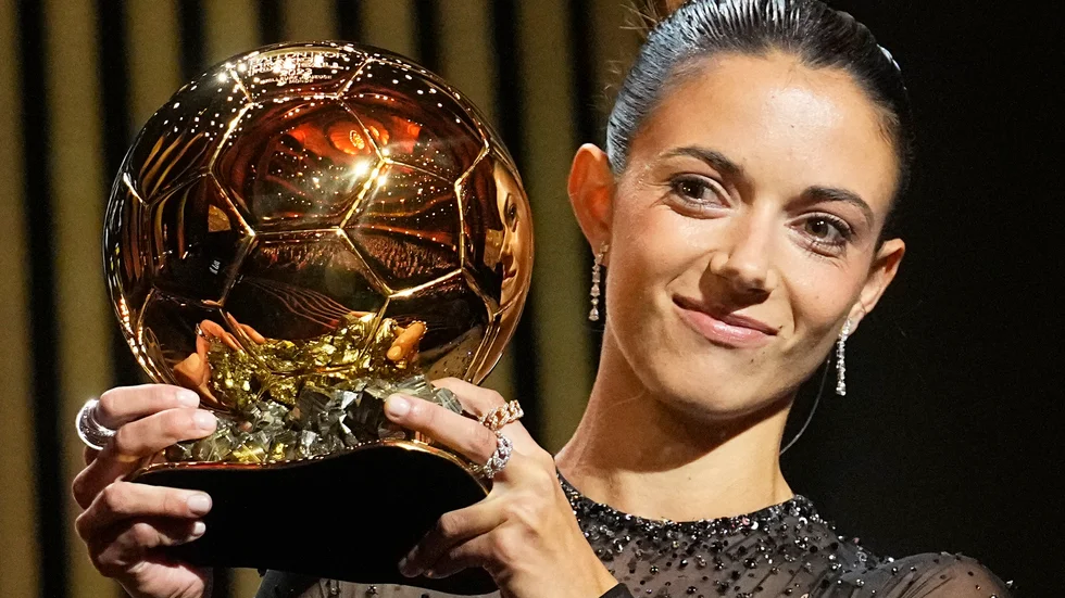 Barcelonas spanska mittfältsstjärna Aitana Bonmatí tilldelades Ballon d'Or 2023 och utsågs på så sätt till världens bästa fotbollsspelare.