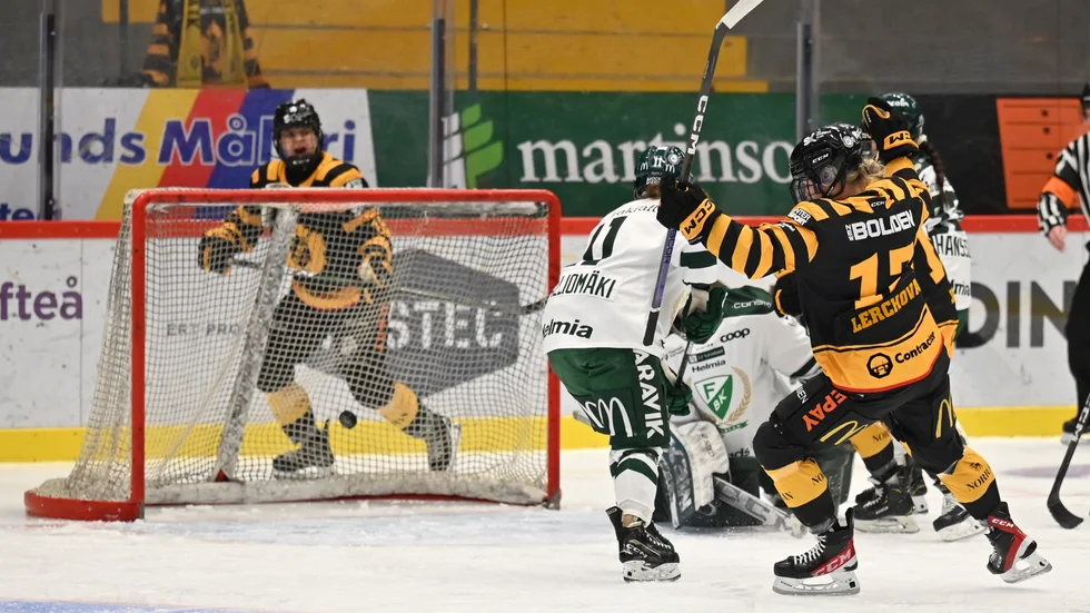 Skellefteå AIK dam visade styrka i seriefinalen mot Färjestad. Laget vann med 2–0.