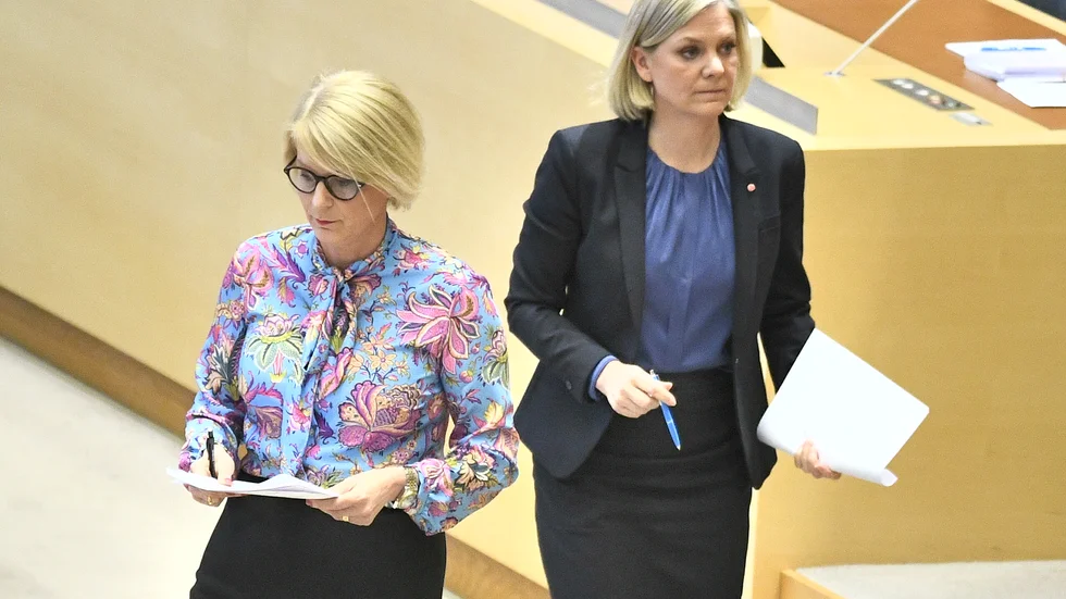 Magdalena Andersson (S) föreslår skattesänkningar. Finansminister Elisabeth Svantesson (M) har en hel del att fundera på.