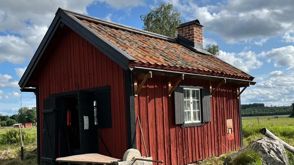 Den hundra år gamla bysmedjan som renoverats i Grillby. 