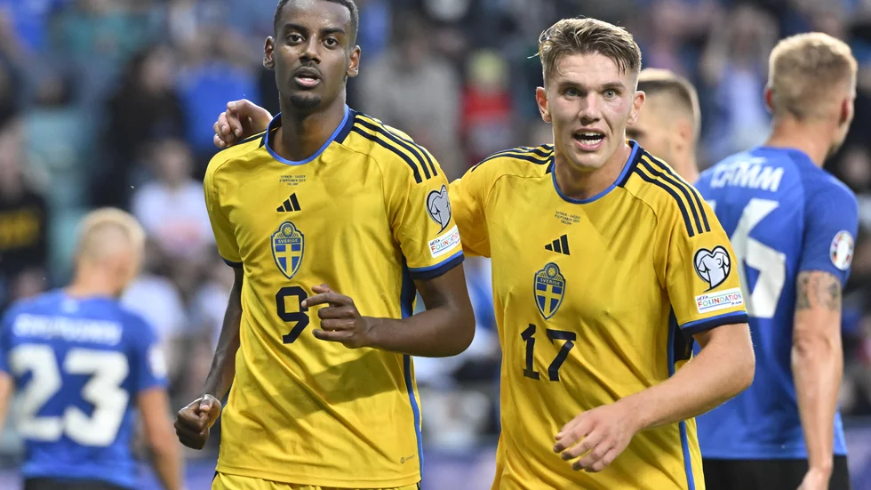 Viktor Gyökeres, höger, och Alexander Isak fick båda måljubla i mötet med Estland.