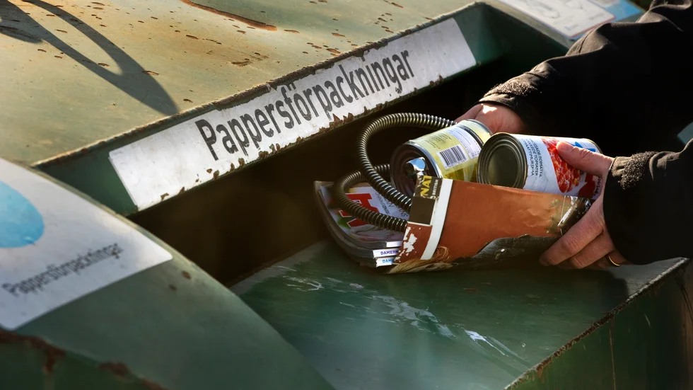 
Upplysningsvis så är sopkärlen redan i dag märkta med plåt, tidningar, plast och så vidare, skriver insändarskribenten. 


                  

                  
