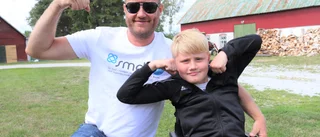 Muskelsjuke Felix fixar milen ihop med sin farbror