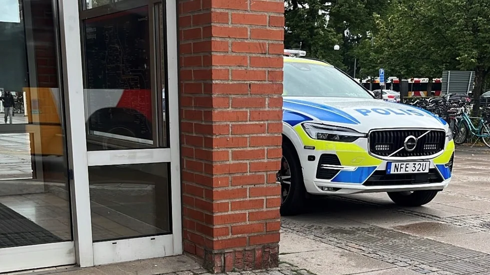 Polisen ryckte ut till resecentrum i Linköping för att ta hand om ett ensamt spädbarn på torsdagen. 