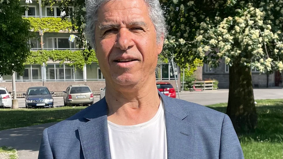 Hedi Bel Habib är mycket kritisk till Socialdemokraternas intention att riva bostäder i ett försök att komma tillrätta med segregationen. "Idekollaps" och "Hyckleri" är ett par av forskarens omdömen om S-politiken.