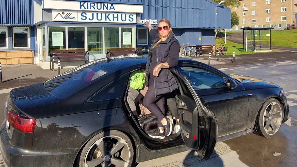 Vedrana Moharemovic hoppade på erbjudandet som gick ut till drygt 60 000 sjuksköterskor i landet. Efter tre månader på sjukhuset i Kiruna åker hon hem till Stockholm igen. Här har paret lastat bilen för färden hemåt. 