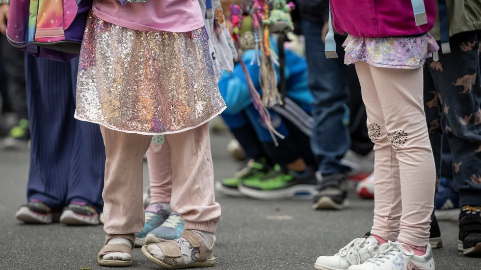 Regeringens idéer om angiverilag riskerar driva papperslösa familjer och deras barn ännu djupare in i skuggorna. 