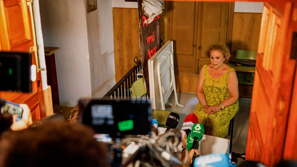 Den avstängde spanske fotbollsordföranden Luis Rubiales mamma, Ángeles Béjar, talade till reportrar på tisdagen, dagen efter att hon inlett sin hungerstrejk.