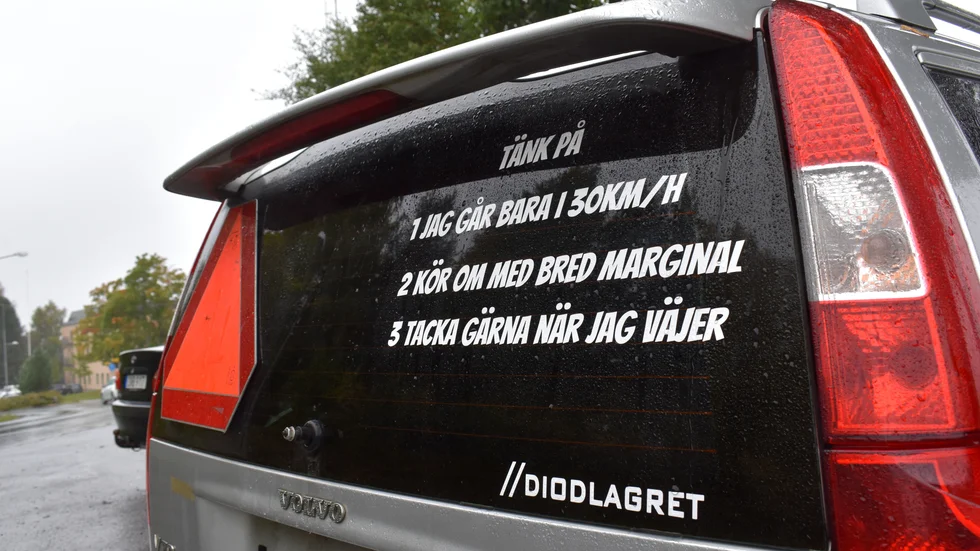 Andra trafikanter beter sig omdömeslöst mot A-traktorförare, skriver en irriterad förälder. A-traktorn på bild har ingen koppling till skribenten.