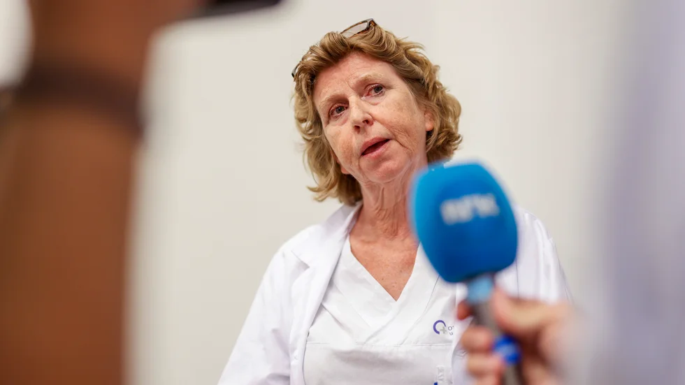 Läkaren Ingvild Nordøy informerade om dödsfallet i endemisk hjärnhinneinflammation vid en pressträff på Rikshospitalet i Oslo