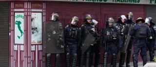 Tre poliser gripna för mans död under protester