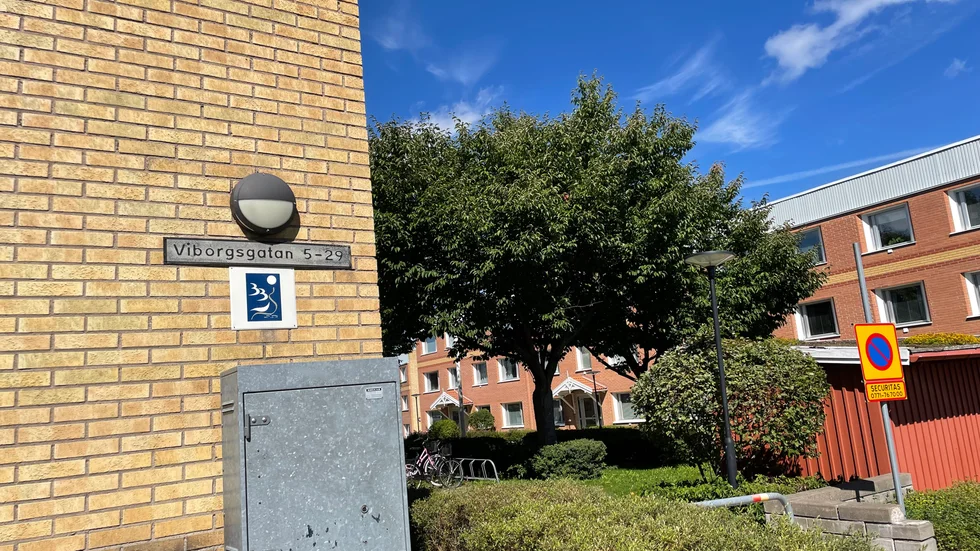 Minst 16 hyresgäster på Viborgsgatan i Västervik har under onsdagen fortfarande vare sig internet eller tv hemma. 