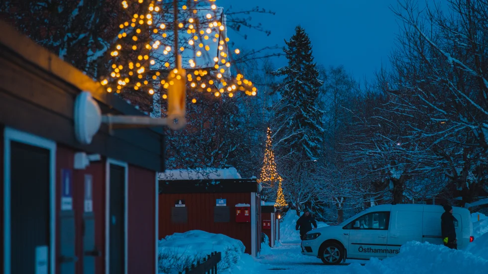 Under vinterhalvåret satsar Östhammarshem extra mycket på bra belysning, dels för att öka tryggheten dels för att skapa julstämning. 