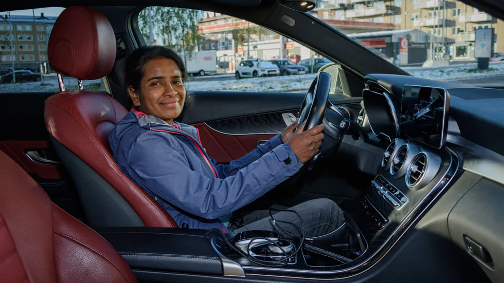 Thamali Jayawickrama tycker att ett körkort för manuell växellåda hade varit bättre, men när det blev för svårt att köra så bytte hon och ska nu ta ett körkort för automatväxel.