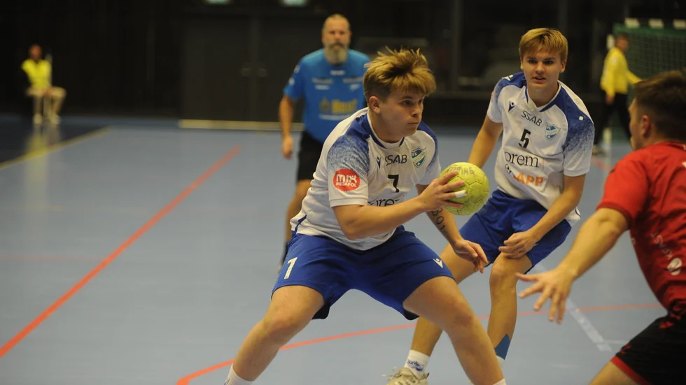 IFK Nyköpings Max Larsson och Love Trehn.