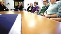 Berit Tall, Inga Lill Kreutz, Anita Svensson, Susanne Nordqvist och Maj-Britt Andersson stöder sitt fackförbund i kravet på ett nytt bättre avtal. Foto: MAGNUS GLANS