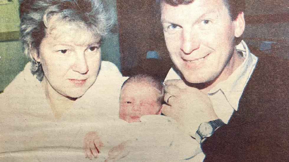1990. Agneta Ahl och Mats Hedström blev 90-talets första föräldrar i Piteå kommun. Klockan 02.33 kom den första 90-talisten till världen.