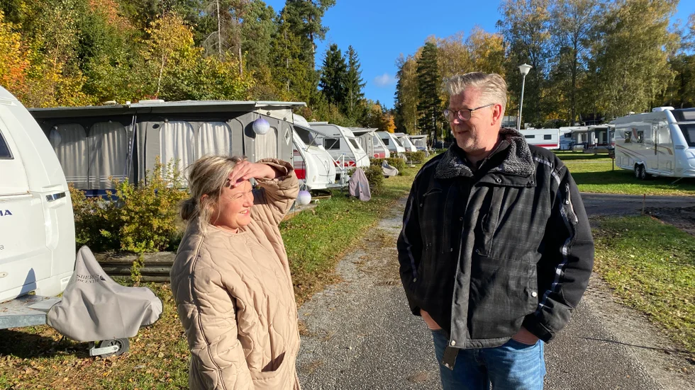 "Vi överlevde första säsongen", konstaterar enhetschefen Martina Nordin Löfgren och teamledaren Kenneth Svensson som drivit Bredsands camping tillsammans med åtta säsongsanställda och fem feriearbetare åt gången.