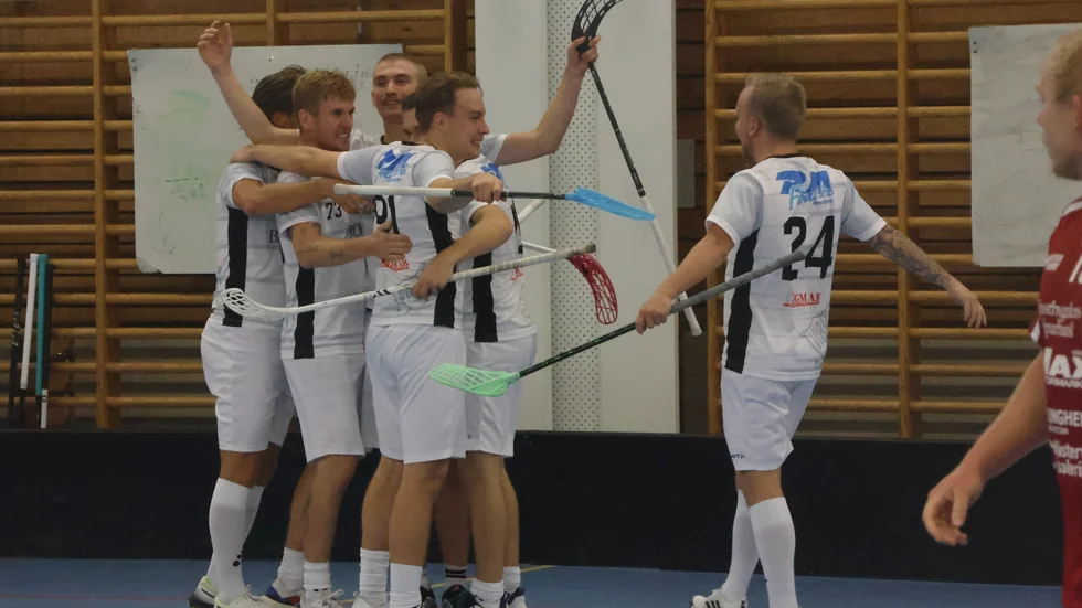 VIBK-jubel efter John Petterssons avgörande 7-5-mål i derbyt mot Westervik.