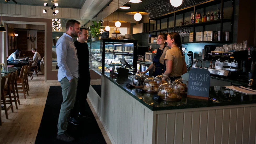 Renoveringen är till slut klar och i lördags öppnade Café Bomå. 