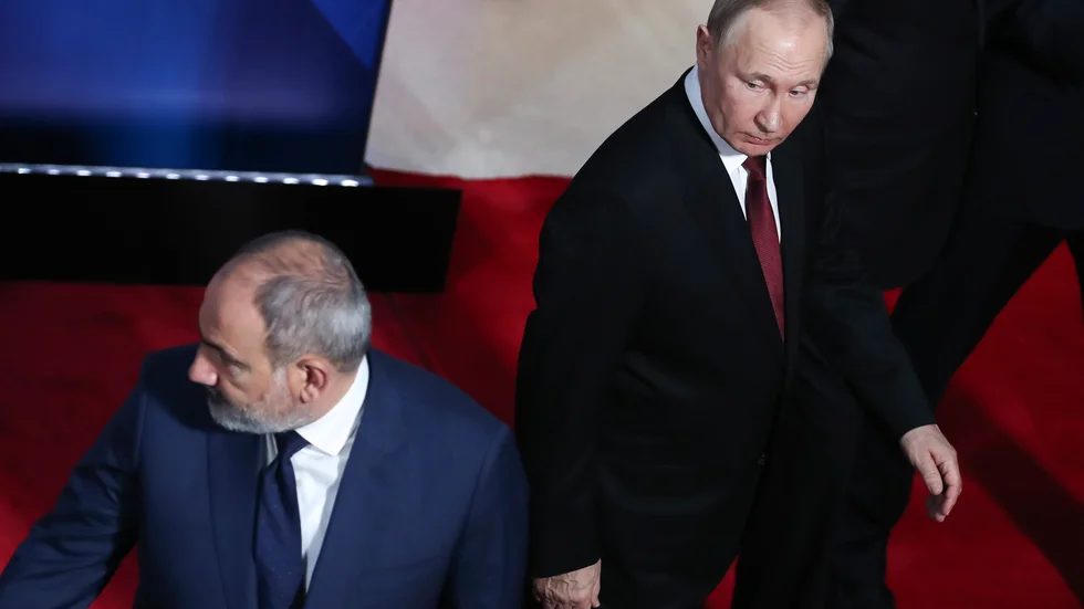 Rysslands president Vladimir Putin lär inte besöka Armenien igen i närtid. Här träffade han den armeniske premiärministern Nikol Pasjinjan i Jerevan i november förra året. Arkivbild.