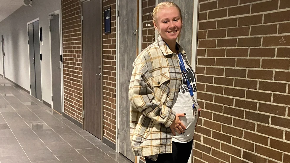 Jenna Taivaloja kommer inte att spela en match den här säsongen för Onyx. En ny innebandyspelare finns i magen. Men det är inte anledningen till att hon får stå vid sidlinjen.