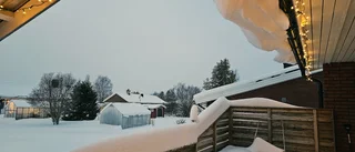 Snön ligger vit på taken hos Anki Flygare Nilsson
