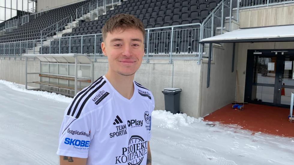 Tillbaka där han utbildades. Pontus Eriksson har skrivit ett tvåårskontrakt med Motala AIF och Mjölbykillen säger att målsättningen är att ta Maif tillbaka till division 1.