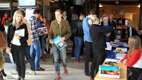 Framtidsdag 2012. Årets tredjeårselever deltog i onsdagens informationsdag med utställningar och föreläsningar om högre studier, yrke och arbetsmarknad. Foto: Rolf Jönsson