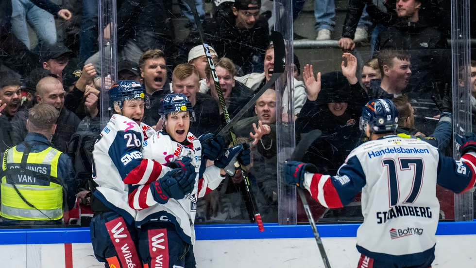 231102 Linköping HCs Patrick Russell jublar under ishockeymatchen i SHL mellan Oskarshamn och Linköping den 2 november 2023 i Oskarshamn. 
Foto: Suvad Mrkonjic / BILDBYRÅN / COP 170 / SM0280