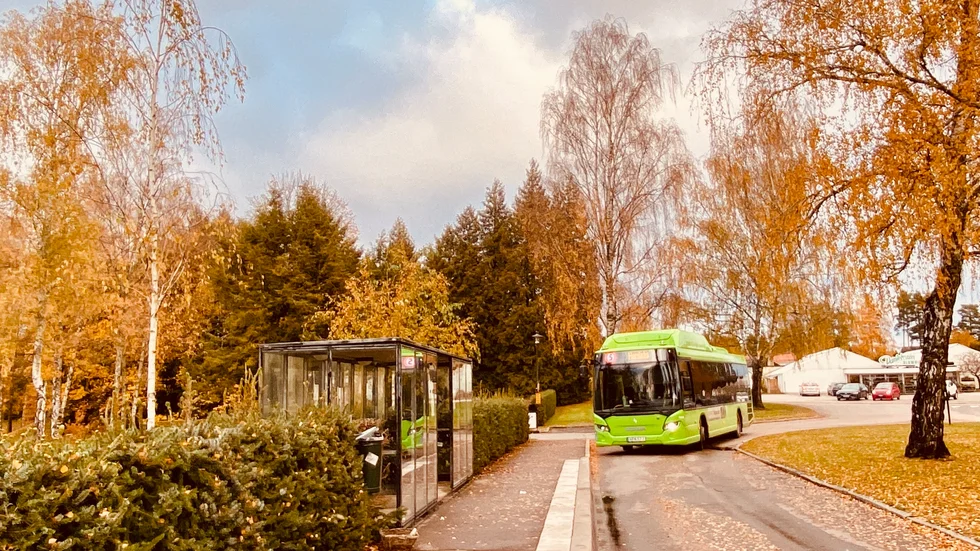 När hundratals besökare samtidigt vill parkera kan bussen inte vända.