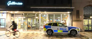 Aggressiv man hotade tre tonårstjejer till livet i Gallerian