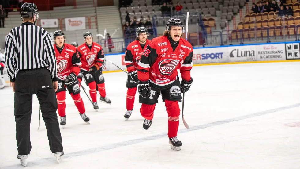 Linus Hedman toppar poängligan i norra hockeyettan. Detta sedan han gjort två mål i segermatchen hemma mot Kalix. 