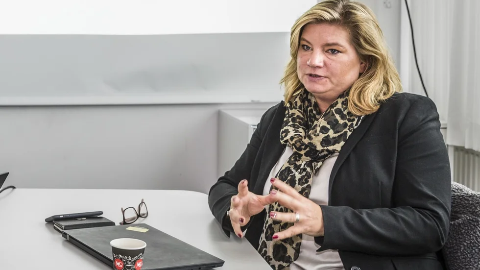 Katja Friberg, socialchef för avdelningen barn- och ungdom i Uppsala kommun, säger att fall där en familj flyr undan beslut om LVU är extremt knepigt. 