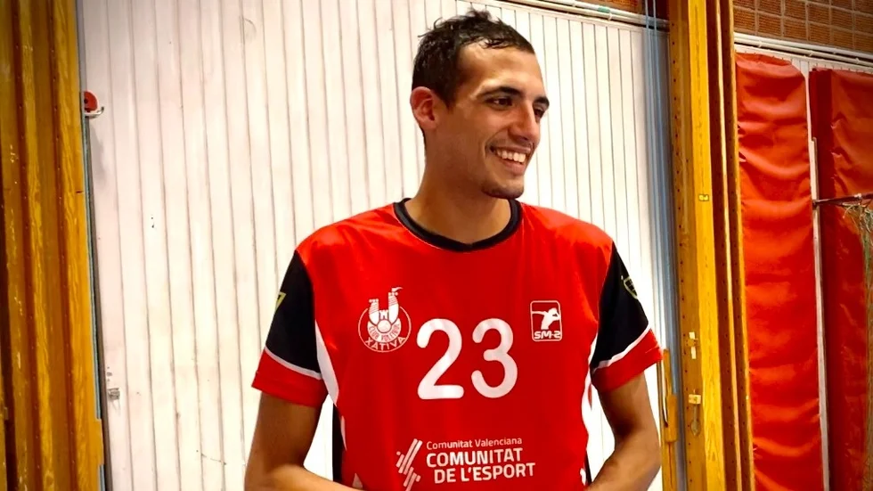 Centerproffset Luis Brunaccio från Argentina har brutit kontraktet med VVK. Ensamheten som språkförbistringen medförde tog bort glädjen för spel i klubben.
